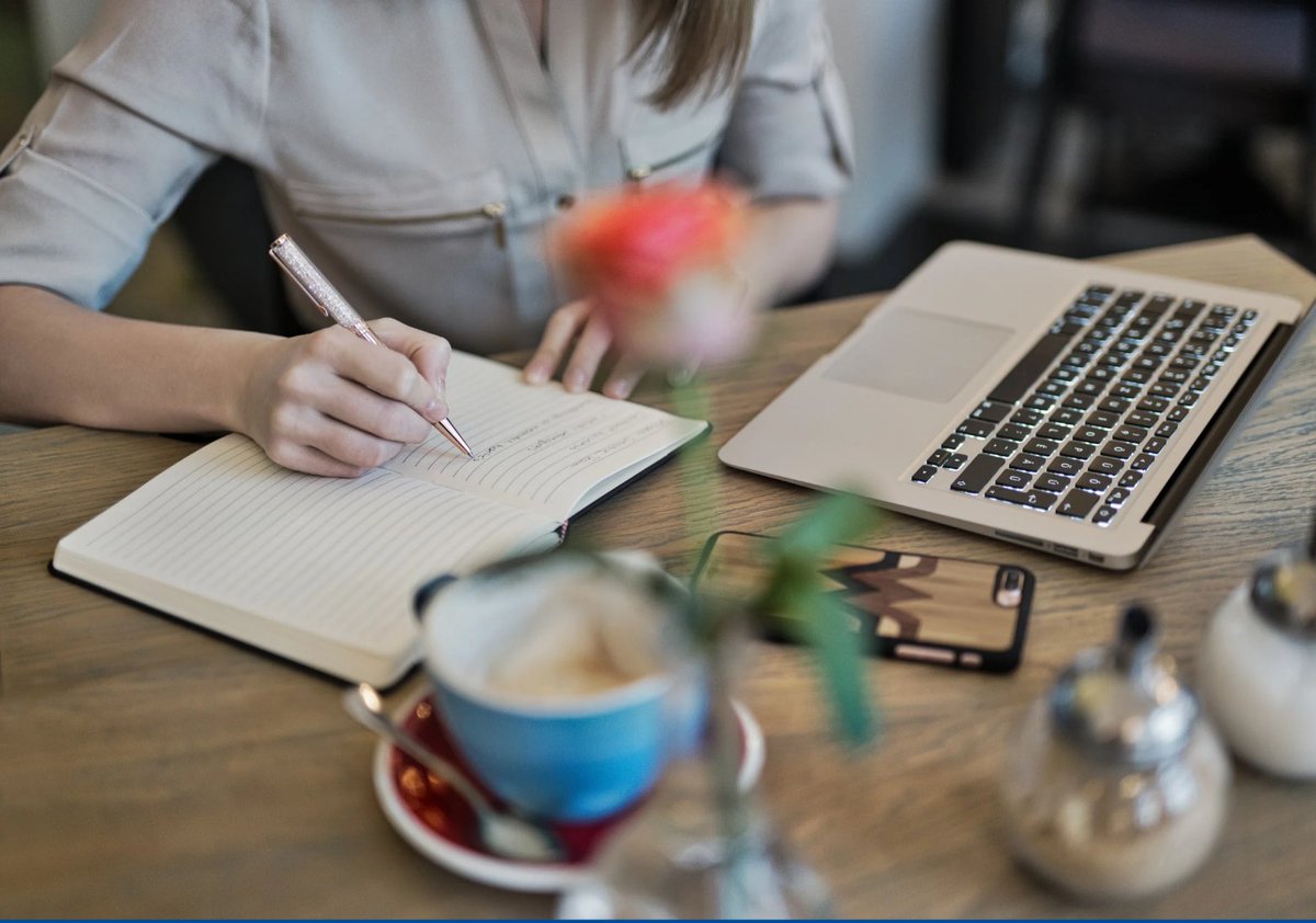 ¡Vamos a hacer promoción! Aprovechando que es el #DiaInternacionalMujer, invito a las escritoras a compartir sus obras en este hilo.
#escritoras #escribir #autoras