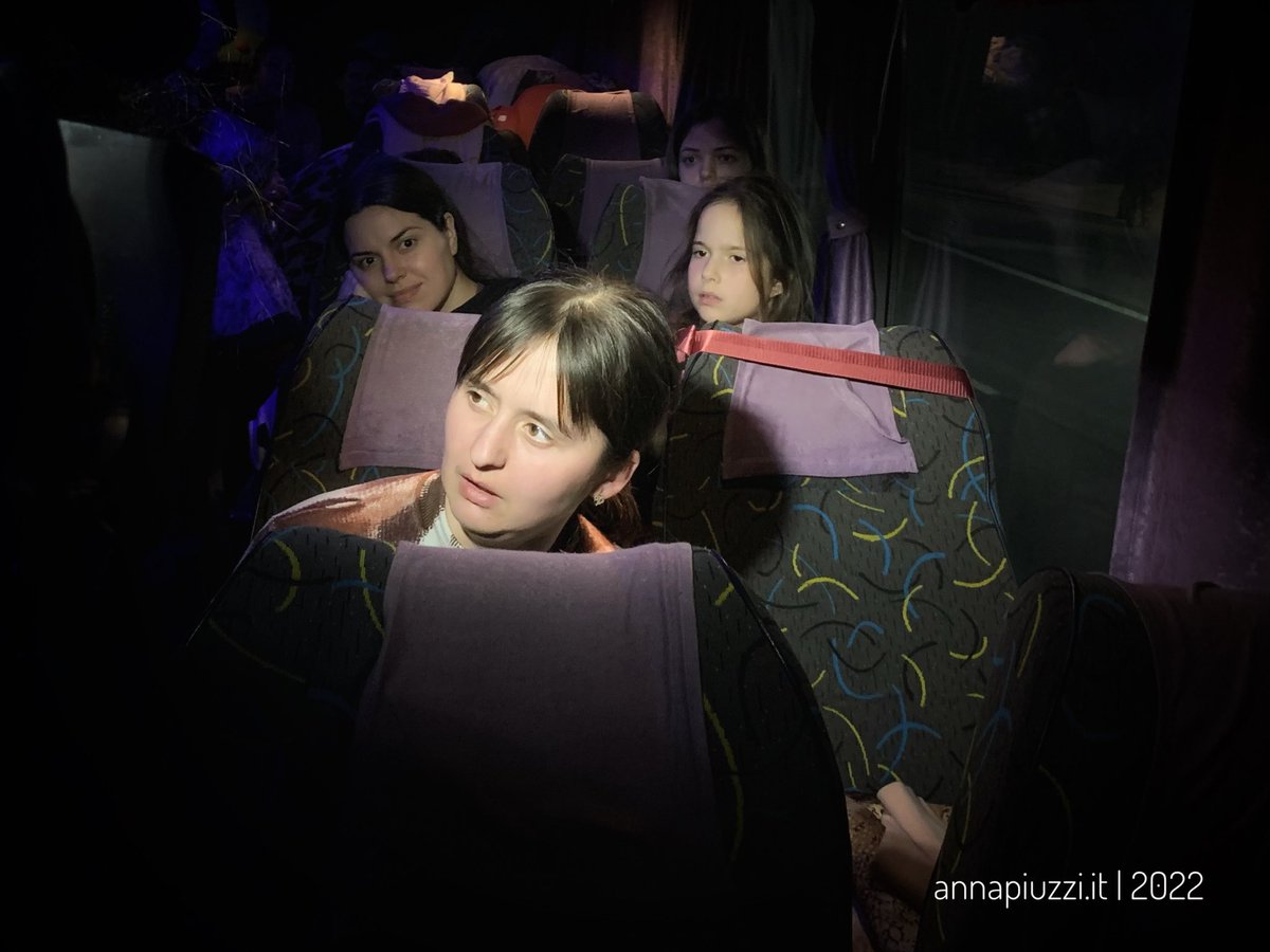 🟡 8 marzo 2022. Il pensiero correre alle donne ucraine. A quelle che ho incontrato in questi giorni: in salvo, ma col cuore pieno di angoscia e dolore. A quelle ancora in fuga e a quelle rimaste a combattere. A questo link, le storie che ho raccolto bit.ly/3MwIHmJ