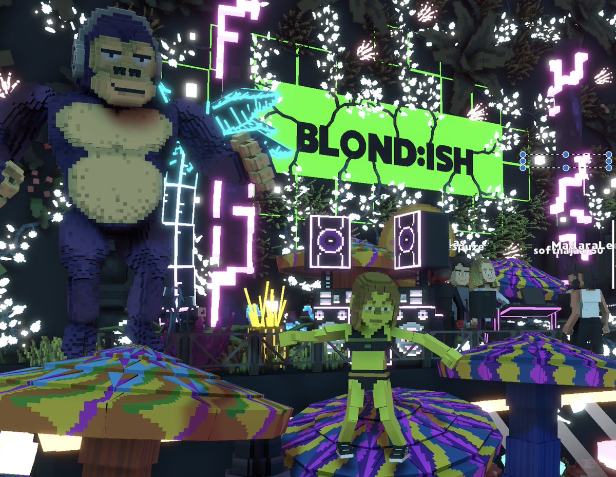 RPipulos's tweet photo. @TheSandboxGame @blond_ish I just participated in the daily #SandboxAlphaS2Contest for a chance to earn up to 1,000 $SAND! Day 2 - Dance with Blond:ish. Check out my screenshot below! 👇 #SandboxAlphaS2 https://t.co/7pjFi4IRRC