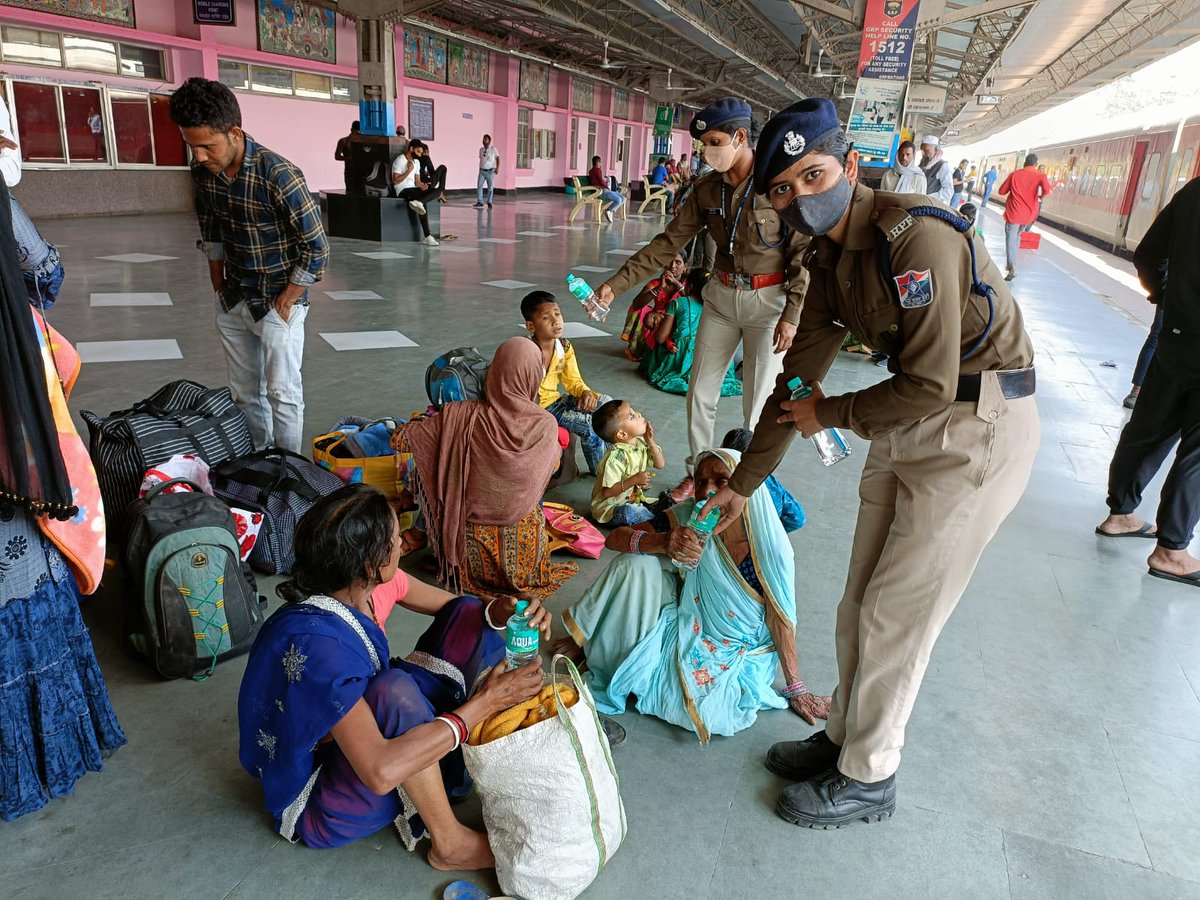drm_kir's tweet photo. Empowered Women of Indian Railways!

Best Wishes to all our sisters who work shoulder to shoulder in all fields with men.
“HAPPY INTERNATIONAL WOMEN’S DAY-2022”
#InternationalWomensDay #NariShakti https://t.co/L0rRyoEcZq