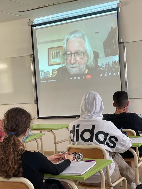 Visioconférence sur le #climat avec l’expert international James MACGREGOR pour les élèves de spécialité #LLCER #anglais monde contemporain du @AgadirLycfranc #agadir #lyceefrancais #mlfmonde #osuipedagogie
lyceefrancaisagadir.org/2022/03/confer…