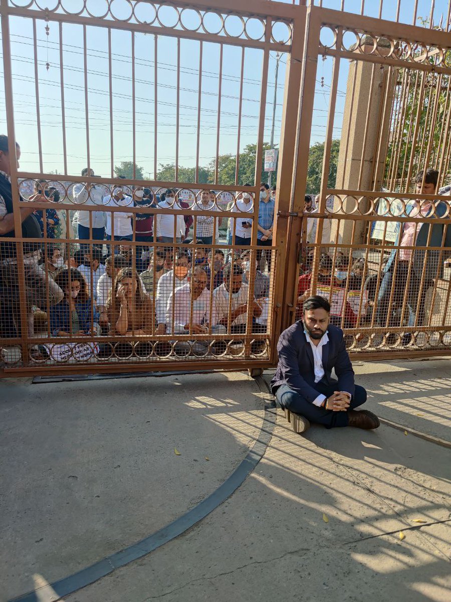 Abhishe26880680's tweet photo. #nmcinjustice #PMOIndia
It is not a example of good democracy
It's a good example of dictatorship.
there is no one to listen to us, there officers have no huminity left ,where have these people come from
I request govt. of India, education minister and chef to interfere https://t.co/je5hgcAr30