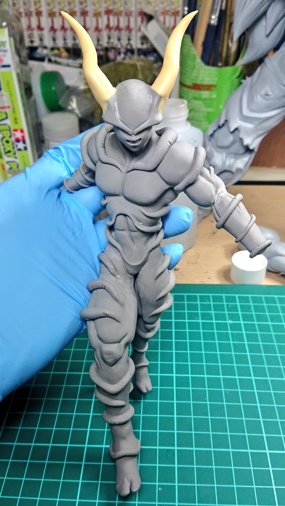 pythongodDragon's tweet image. さぁ‼️さぁ‼️さぁ‼️
スーパージャネンバの全体像が出来てきました‼️
角も改めてパテで作り直して更に伸ばしました👨‍🔧