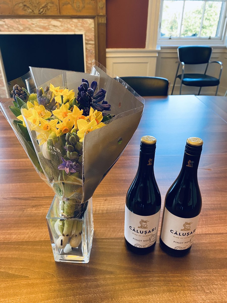 Happy International Woman's day from our team at Office Space Scotland! 👩🌎

Thank you to <a href="/AntonEBarbu/">Anton Barbu</a> and the team at the Consulate of Romania in Edinburgh for the lovely flowers and wine! 💐
