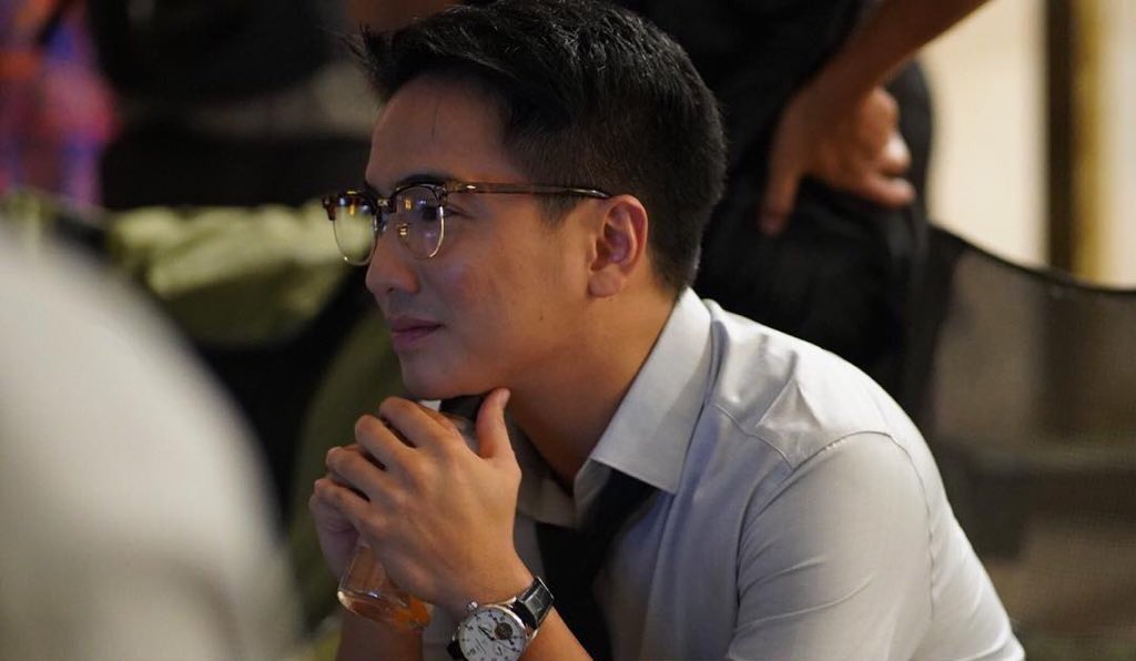 mondaycoffin's tweet photo. พี่ดิม                       คุณหรินทร์ https://t.co/8Rzg6lFcdO