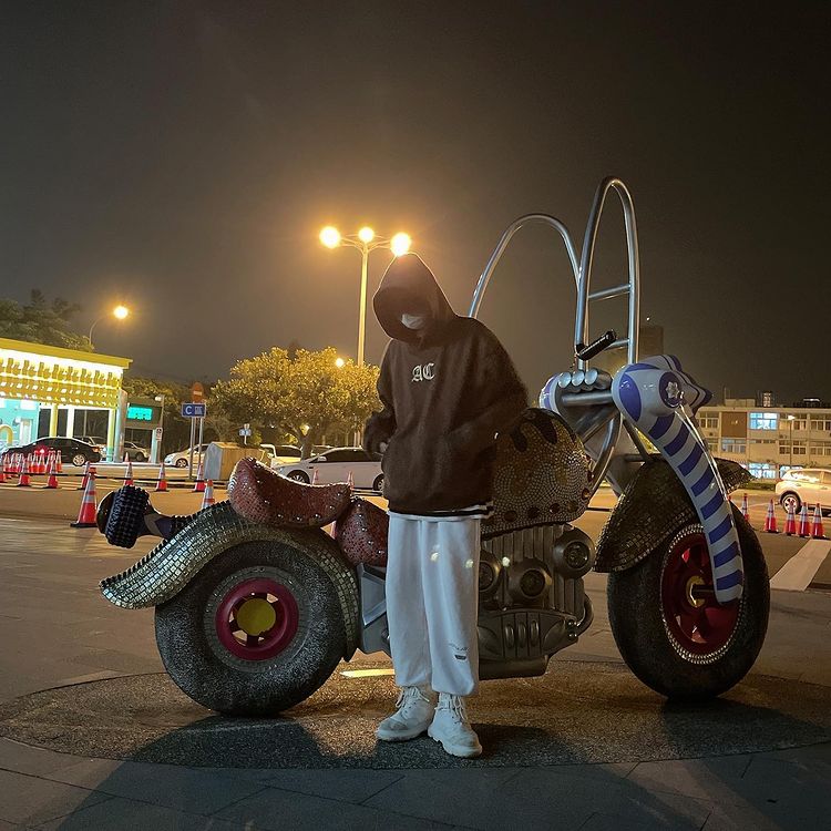 2002Liuguanyou's tweet photo. Guanyou's IG update 03.08.2022💕

"it's definitely not because I'm too small, it's the motorcycle that is too big!!!!🏍️🏍️🏍️
#/another happy day has passed~"

🔗https://t.co/6kSudi2jjZ
Don't forget to like👍, comment &amp; share🥰

#LiuGuanyou #刘冠佑 #IXFORM https://t.co/rfIbceuHZC