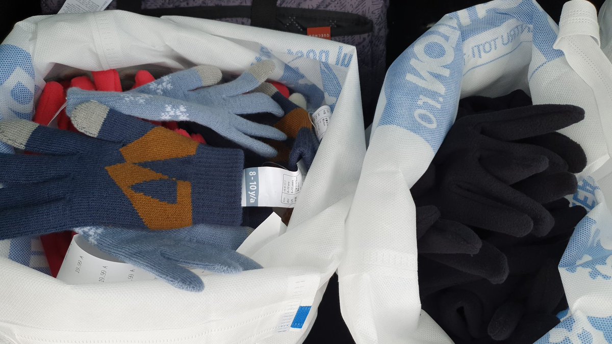 Cowsonline's tweet photo. hats and gloves for children as I head to the Romania frontier to help out.  the authorities are doing well will food and protection but small things count too. https://t.co/0frLpWmWjE