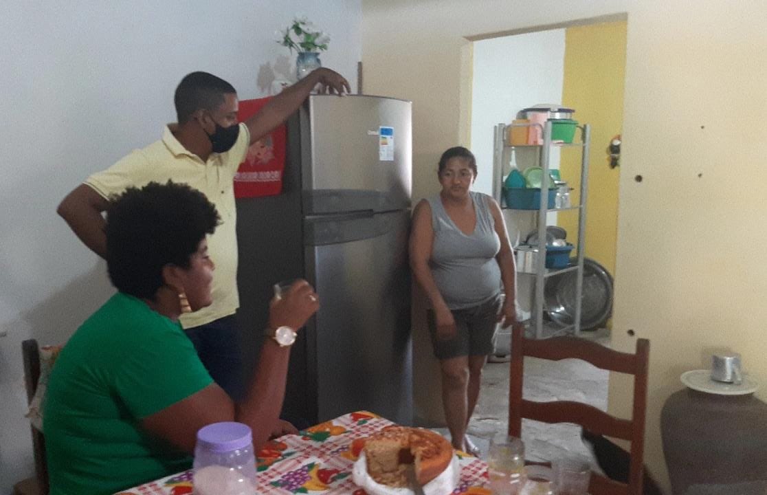 FlaviaHellen_13's tweet photo. O bom dia foi tomando um café deliciosa com nossas companheiras de condado ❤️
#voltalula
#UmaDeNos https://t.co/ARf7S16Gqd