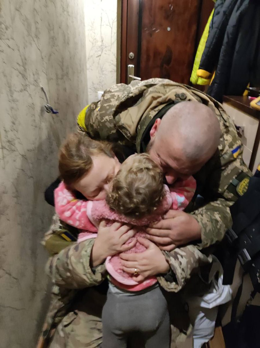Mother and father of this little child are saying goodbye before heading to the frontline. Proud of my fellow #Ukrainians! Extraordinary courage, enormous dignity!