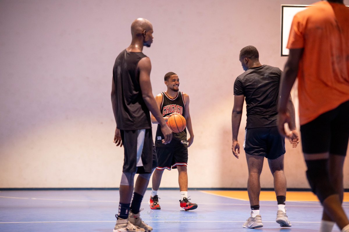 nobody6029's tweet photo. Basketball 🏀 a whole life.
Always happy when I play. #basketball #ballislife #leopardbasket #hooper #ChicagoBulls #MambaForever https://t.co/1zPAusqVAG