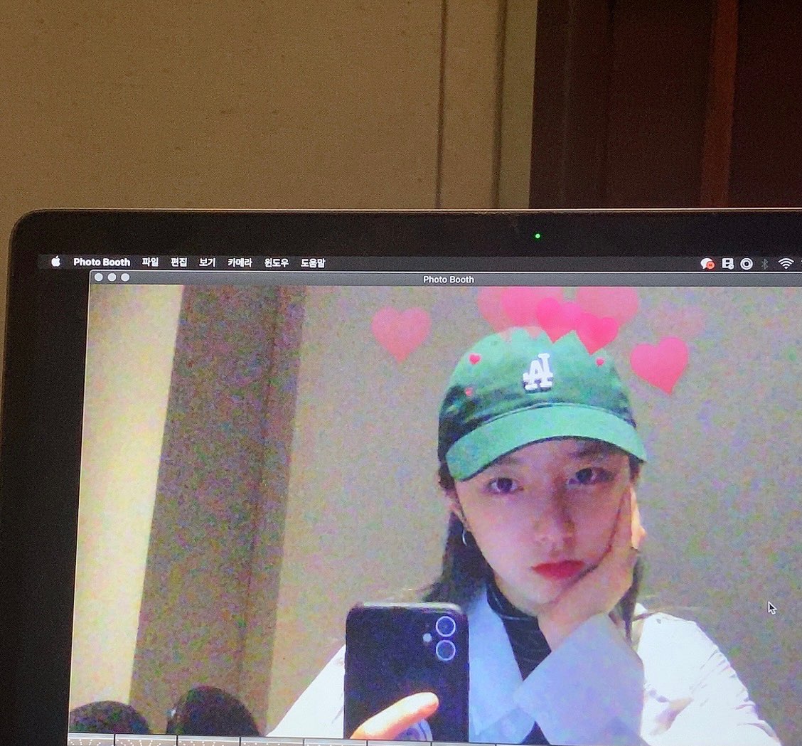 JuhyeonFR's tweet photo. ↳『 UCube 』『 16.12.21 』

[📸] 

Sumit 🤍

Cela fait un moment que je n'ai pas laissé de message sur U CUBE. 😀

#LIGHTSUM #라잇썸 
#주현 #JUHYEON 
#LightAWish #라잇어위시 #VIVACE

@CUBE_LIGHTSUM https://t.co/zwMhSlCqZf