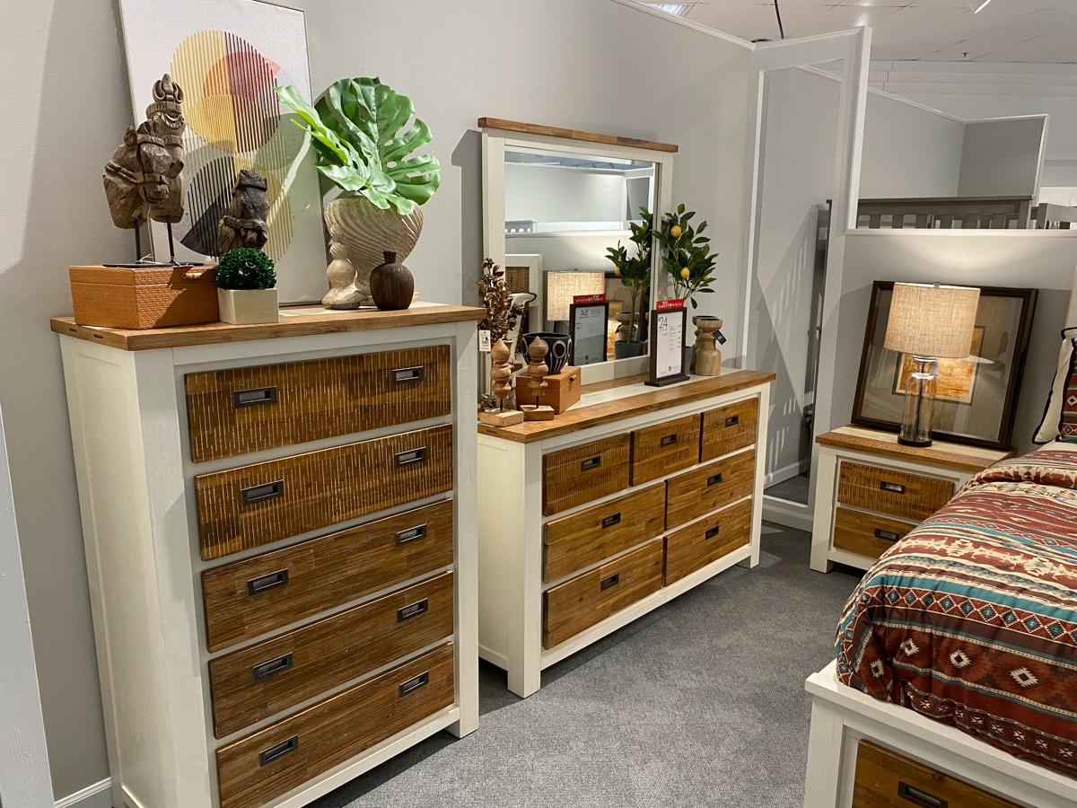 GardnerWhite's tweet photo. For those looking for comfort and functionality look no further! The Western Bedroom Collection is beautifully rustic with its two-tone style and is just as practical with its built-in side and footboard storage drawers.
Shop all bedrooms now: https://t.co/92BxDDdKnS https://t.co/Vgm8emInQ7