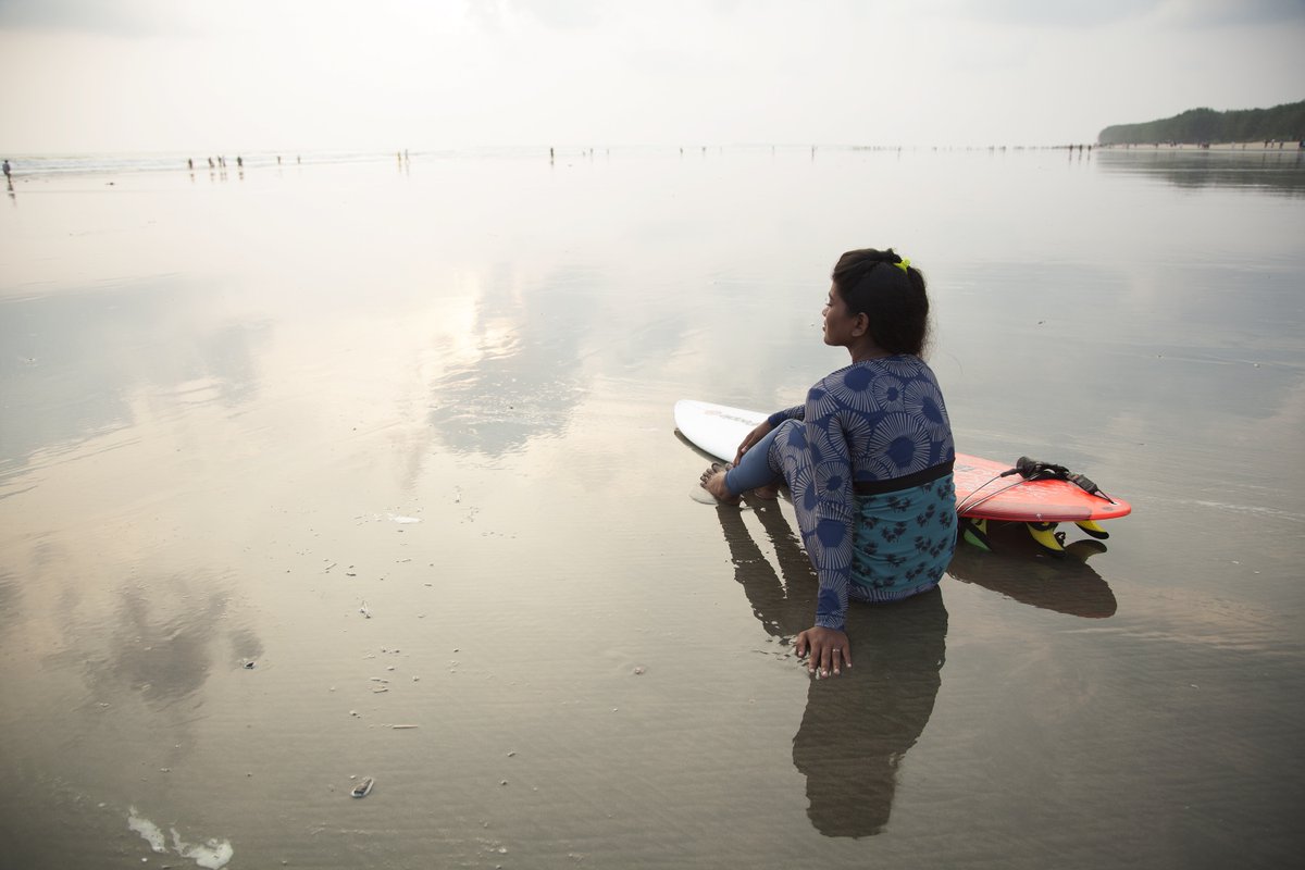 SurfGirlMag's tweet photo. The story of Nasima Akter the first female surfer in Bangladesh and how a little girl’s dream of riding the waves threatens to change the course of history for an entire nation: https://t.co/6FvebcZ0Gv https://t.co/vt6305Q525