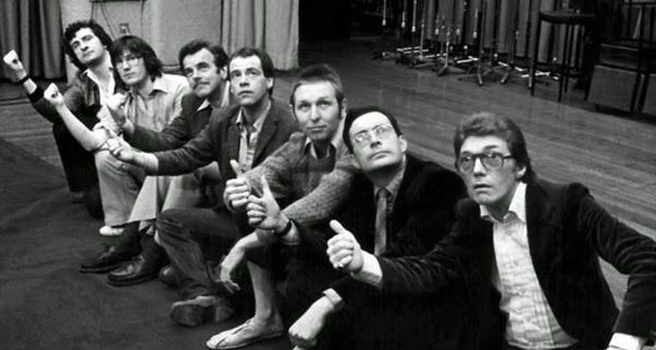 ThePCCCast's tweet photo. The 1st episode of The Hitchhiker's Guide to the Galaxy BBC Radio Series premiered on this day in 1978.

#hitchhikersguidetothegalaxy #douglasadams #42 #bbc #PopCulture #pcccast #linkinbio https://t.co/k0oEy62XAF