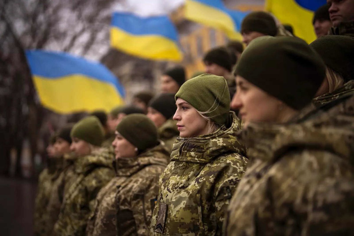 Scribulatora's tweet photo. I would like to dedicate this #InternationalWomensDay to the  more than 30,000 Ukrainian women who are fighting fiercely in uniform, and those taking children to safety or staying behind to perform essential services.

We’re all with you, sisters. https://t.co/KLxtlnxZPl
