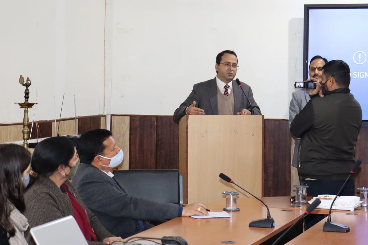 DDMAChamba's tweet photo. #SchoolSafety and Resilience Education are integral to #DRR in a changing climate. @DCChamba stated it while inaugurating the Training Course on Comprehensive School Safety in district #Chamba organized by @DDMAChamba &amp; #DIETChamba and facilitated by @DoersNGO.
#ResilientHimachal https://t.co/F55z760zzA