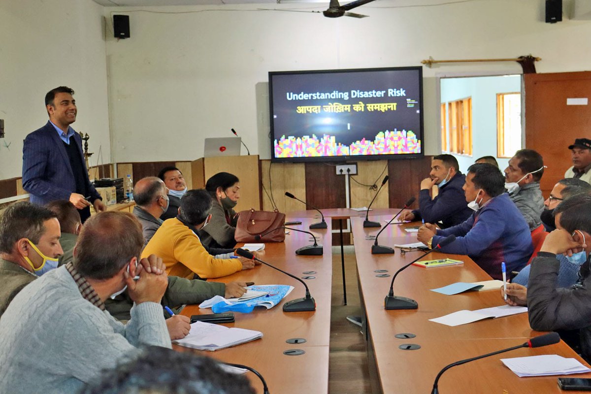 DDMAChamba's tweet photo. #SchoolSafety and Resilience Education are integral to #DRR in a changing climate. @DCChamba stated it while inaugurating the Training Course on Comprehensive School Safety in district #Chamba organized by @DDMAChamba &amp; #DIETChamba and facilitated by @DoersNGO.
#ResilientHimachal https://t.co/F55z760zzA