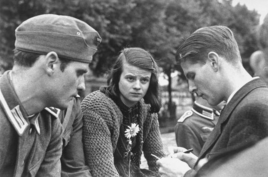 On the 19th March join the German Choir of London who have commissioned a play accompanying JS Bach’s Matthew-Passion to highlight the story of Sophie Scholl, an activist within the White Rose resistance group. Book tickets: coventry2021.co.uk/what-s-on/soph…
