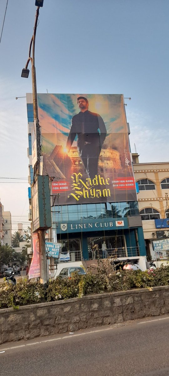 DinoSalaarFan's tweet image. Bhimavaram under Rebel&apos;s Control🥁🥁
#Prabhas #RadheShyam 
#RadheShyamOnMarch11th