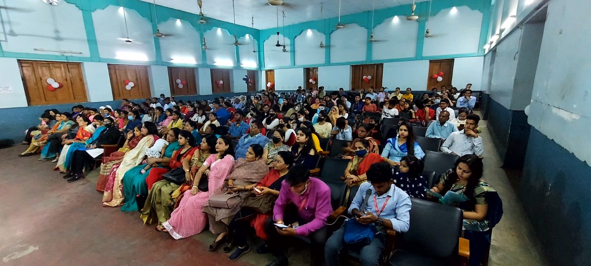 vikasvaibhavips's tweet photo. Conference on "Role of Women in Development of Bihar" cum Awards Ceremony organised by Gargi Chapter of Let's Inspire Bihar has begun at IMA Hall, Patna ! #LetsInspireBihar https://t.co/G5KZ18njEd