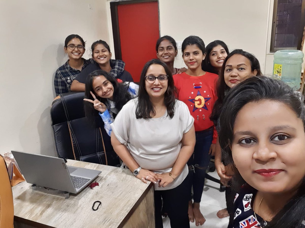 digitalmktgmum's tweet photo. A very happy women's day to all the lovely ladies out there. 

From us to you 😊😊

That's our back bone, our team 😊

#womensday #womensdayatoffice #officecelebration #weareateam #thatsus https://t.co/JaEaGOoqDr