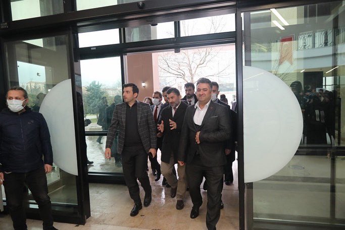 BursaTeknikUni's tweet photo. BAYKAR Teknoloji Lideri ve Türkiye Teknoloji Takımı (T3) Vakfı Mütevelli Heyeti Başkanı Selçuk Bayraktar’ı üniversitemizde ağırlıyoruz. BTÜ’lü öğrenciler Türkiye’nin Havacılık Serüvenini Baykar Teknoloji Lideri Selçuk Bayraktar’dan dinliyor.@Selcuk @arif_karademir https://t.co/ykxJEVKY44