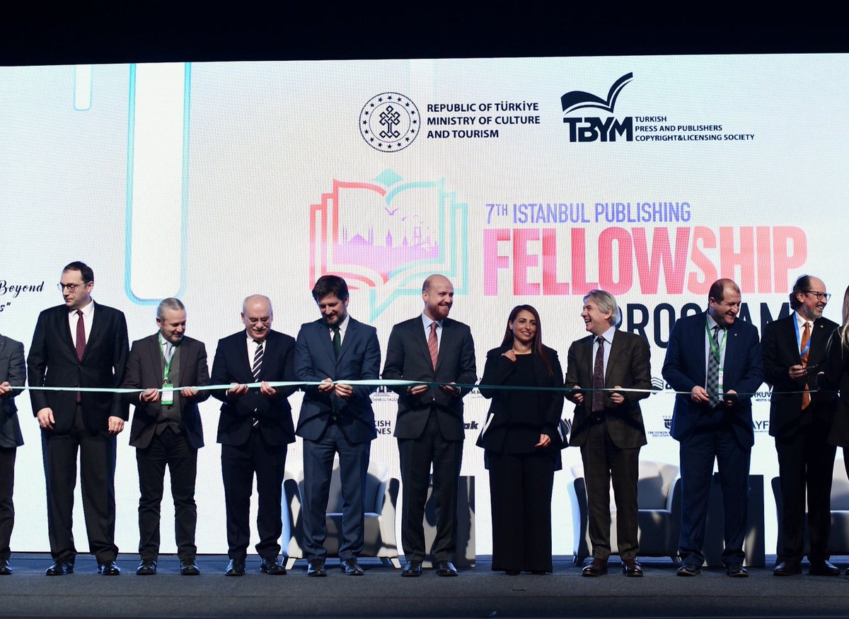 AhmetMisbah's tweet photo. ✔️ 332 yurt dışı,

✔️ 223 yurtiçi 

➕toplam 555 yayıncının katıldığı bölgenin en büyük telif marketi olan Fellowship programının açılışını @IntPublishers Başkanı Sn. @Bodour ve Sn. Bilal Erdoğan ile gerçekleştirdik. 

#İstanbulUluslararasıYayıncılıkHaftası https://t.co/5VeojmUF1y