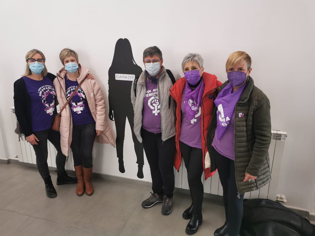 BAFeminista's tweet photo. El Bajo Aragón Feminista empezamos con fuerza. Acompañamos, está mañana, a la Comarca Andorra Sierra de Arcos en su acto simbólico de visibilizacion de las mujeres que han sido asesinadas en el 2022. 
#8M2022 
#Baf https://t.co/wZKo4vzlpe