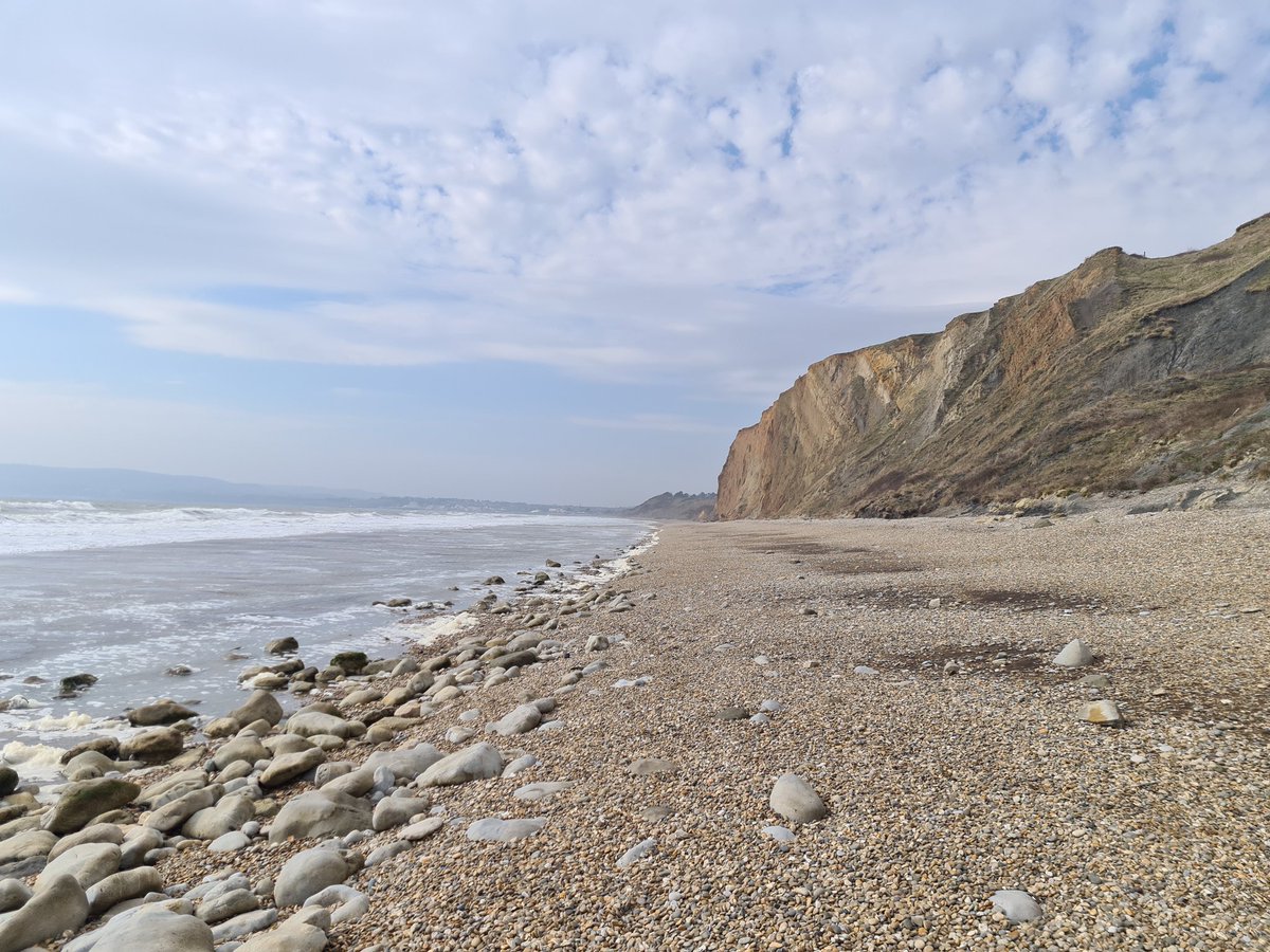 AndyHookey's tweet photo. Lovely lunchtime dog walk in my favourite and most relaxing of places. So lucky to have this on my doorstep.
#yaverland https://t.co/goPxekuCoM