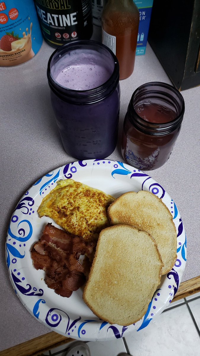 MemphisCollins3's tweet photo. Only nicevill football eat like this 💪💪 https://t.co/q3ccM2rjPa