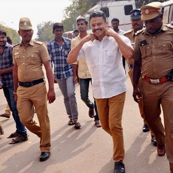 RamKuma86060583's tweet photo. தண்டனை தந்தாலும் தலையே போனாலும் நாடககாதலை எதிர்ப்போம்  அஞ்சுவதும் இல்லை அடிபணிவதும் இல்லை🔥🔥🔥🔥🔥🔥🔥🔥🔥🔥🔥🔥🔥 https://t.co/DG4ZM10904