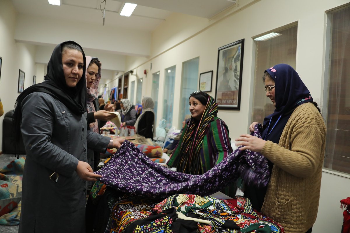 UNDPaf's tweet image. @UNDPaf is thrilled to celebrate #IWD2022  by awarding top 1️⃣0️⃣ Afghan Women entrepreneurs
w/ @AWCCI2 
👷🏽‍♀️👮🏽‍♀️👩🏽‍✈️👩🏽‍🎤👩🏽‍🏫🥷🏼👩🏼‍🏭👩🏼‍🍳👩🏽‍💻👩🏽‍🎨.. because whatever you do, #Women make the world go round 👉🏽 bit.ly/3hOGNzS
#BreakTheBias #UNwithAfghanWomen