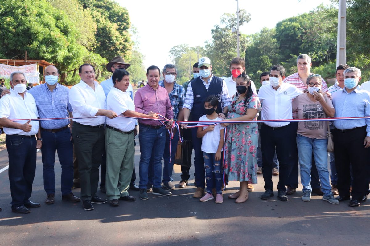 mopcparaguay's tweet photo. 📍El presidente @MaritoAbdo inauguró la nueva ruta asfaltada del tramo Zayas - Itá Potrero de 11 km que conecta la #RutaPY01 con la ruta #D009 Paraguarí - Yaguarón.
🛣️ Esta obra beneficia a más de 35.000 habitantes de la zona, mejorando el acceso a centros de consumo y educativo. https://t.co/Ypezqbs4Qc