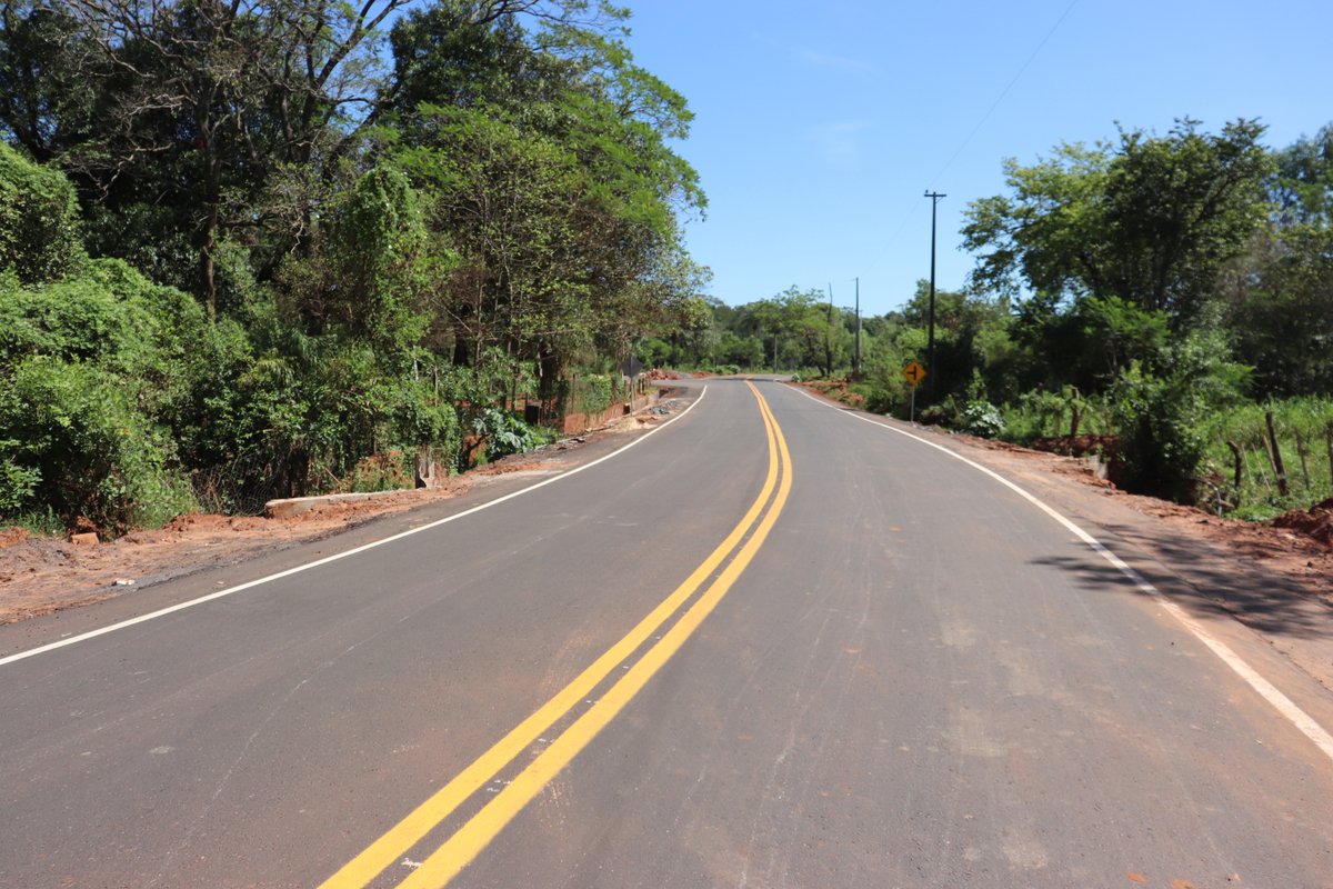 mopcparaguay's tweet photo. 📍El presidente @MaritoAbdo inauguró la nueva ruta asfaltada del tramo Zayas - Itá Potrero de 11 km que conecta la #RutaPY01 con la ruta #D009 Paraguarí - Yaguarón.
🛣️ Esta obra beneficia a más de 35.000 habitantes de la zona, mejorando el acceso a centros de consumo y educativo. https://t.co/Ypezqbs4Qc