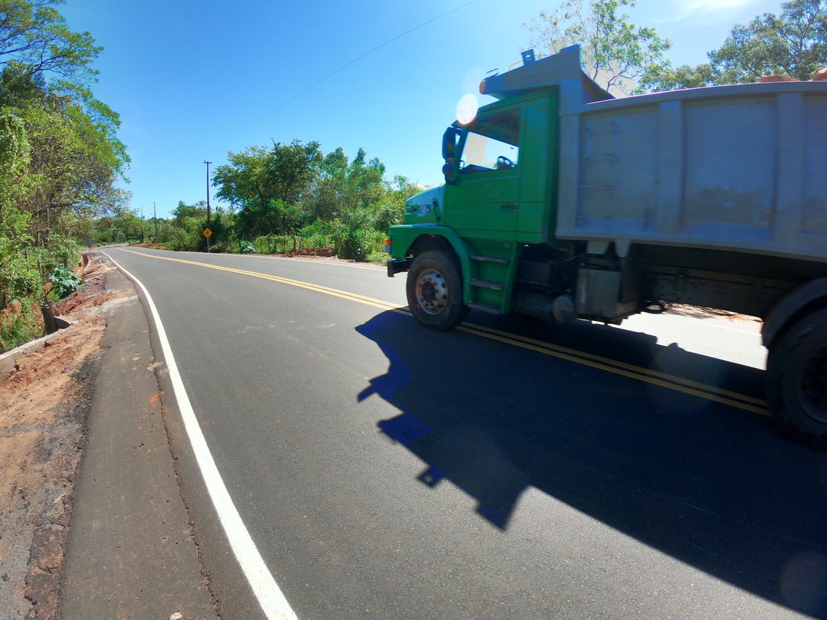 mopcparaguay's tweet photo. 📍El presidente @MaritoAbdo inauguró la nueva ruta asfaltada del tramo Zayas - Itá Potrero de 11 km que conecta la #RutaPY01 con la ruta #D009 Paraguarí - Yaguarón.
🛣️ Esta obra beneficia a más de 35.000 habitantes de la zona, mejorando el acceso a centros de consumo y educativo. https://t.co/Ypezqbs4Qc