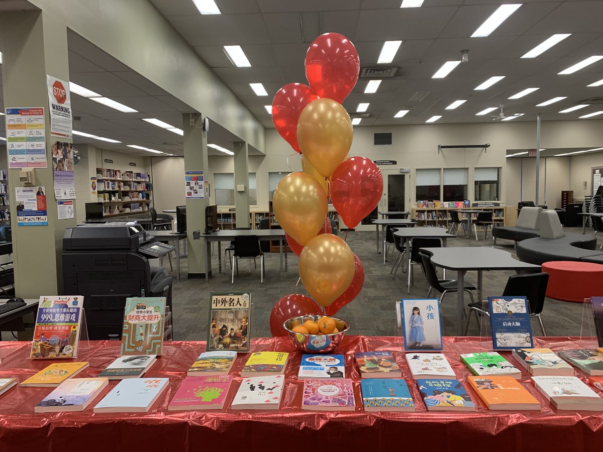 blakelocklib's tweet photo. Our Chinese Language book display is now ready for viewing. If Mandarin is your first language you may want to drop by the Library to view these new books. Tell us which books you would like purchased for your school library. #TABTigerLife #HDSBLibraries๐๐๐ฏ https://t.co/De4ElkTG8D