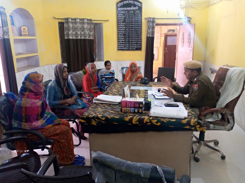 Aangan_Trust's tweet photo. We celebrate our #WomenVolunteers this #WomensDay as they continue to strive for #ChildProtection. Bharatpur #SurakshaSakhis worked with the @PoliceRajasthan and prevented 101 child marriages. Investing in #GrassrootWomen participation continues to show incredible success. https://t.co/WmvEKVVwkF