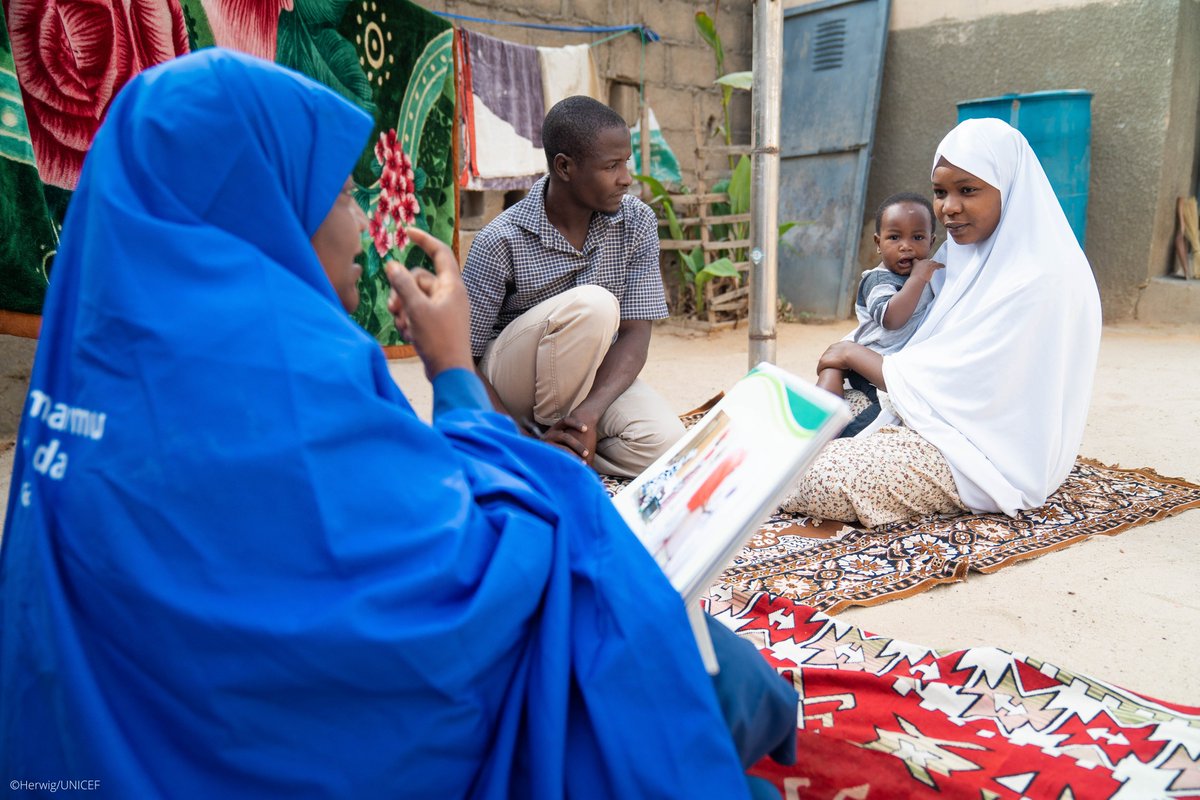 SuchitaG2013's tweet photo. In many communities around the🌍, women health workers help navigate social, cultural, religious and political contexts to build strong trust in polio vaccines. The polio program’s new strategy will continue supporting the women who are central in the fight to #EndPolio #IWD2022 https://t.co/sGuP5KI0eY