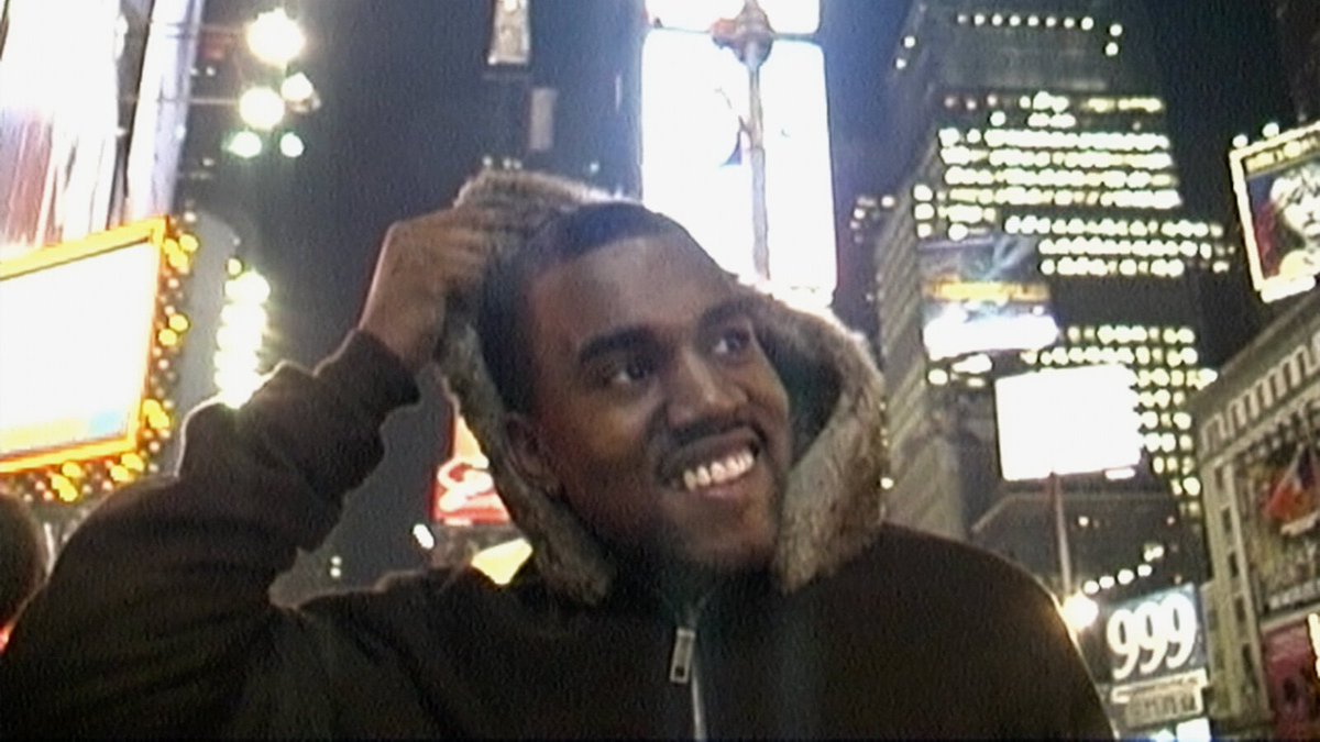 wrld_mag's tweet photo. 🚨 L’album "The College Dropout" de Kanye West s’est vendu à 24 000 exemplaires cette semaine !

Il démarre également à la 11e position des Billboard Hot 200, 18 ans après sa sortie. https://t.co/iTjEq026Sm