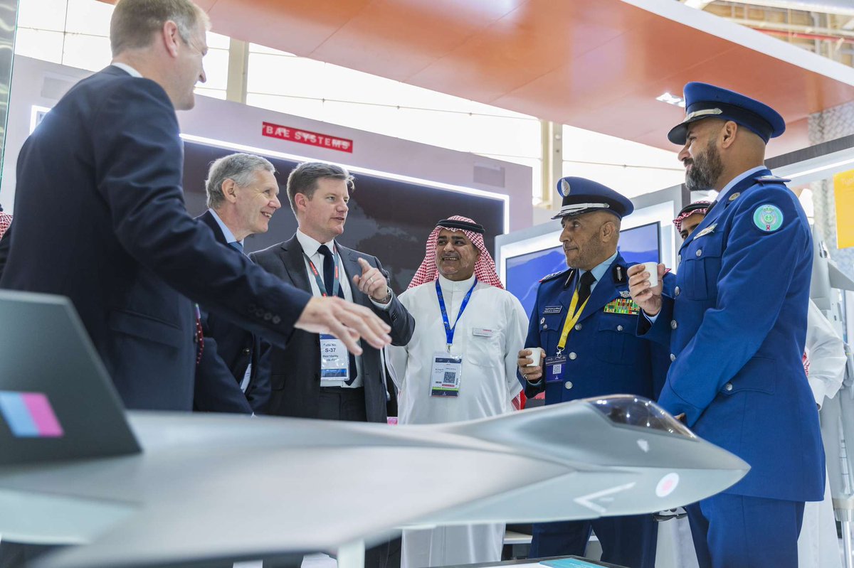 BAESystemsKSA's tweet photo. تشرفنا بزيارة سعادة رئيس برنامج سلام اللواء عبدالله الربيعة لجناحنا في معرض الدفاع العالمي #WDS2022 
@WDS_KSA https://t.co/bJQQR1xPTn