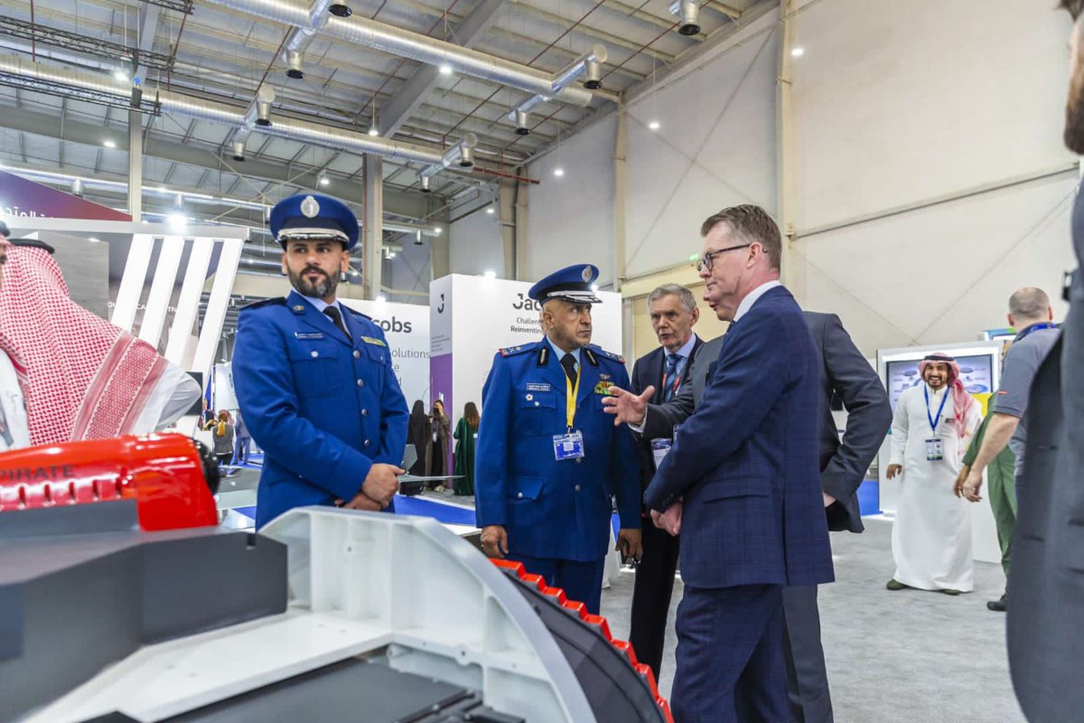 BAESystemsKSA's tweet photo. تشرفنا بزيارة سعادة رئيس برنامج سلام اللواء عبدالله الربيعة لجناحنا في معرض الدفاع العالمي #WDS2022 
@WDS_KSA https://t.co/bJQQR1xPTn