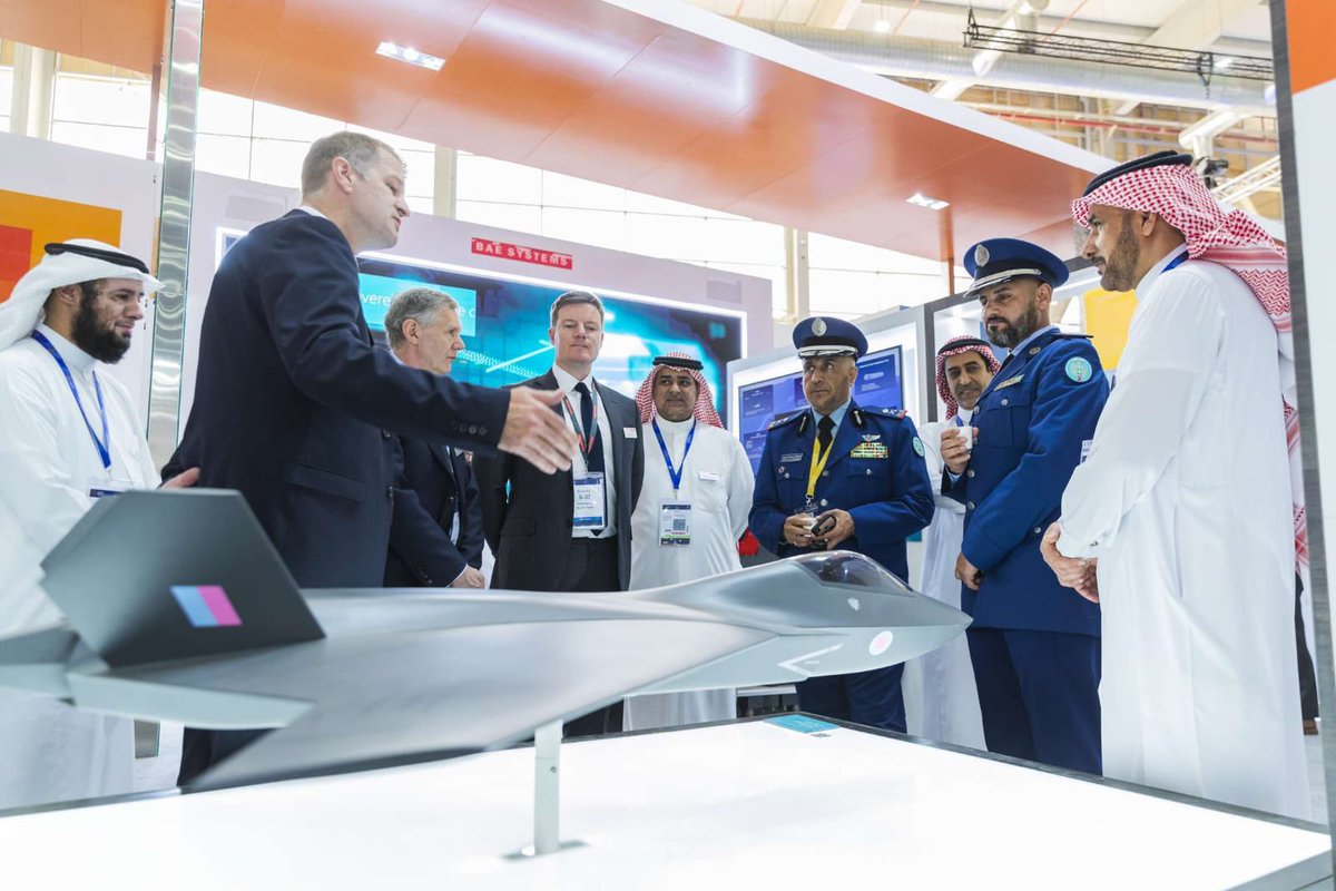 BAESystemsKSA's tweet photo. تشرفنا بزيارة سعادة رئيس برنامج سلام اللواء عبدالله الربيعة لجناحنا في معرض الدفاع العالمي #WDS2022 
@WDS_KSA https://t.co/bJQQR1xPTn