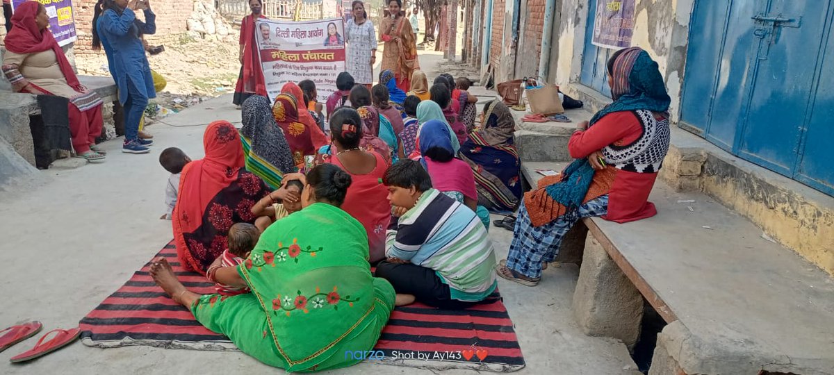 SafeApproachNGO's tweet photo. यूं तो महिलाओं के लिए केवल एक दिन नाम कर देने भर से महिलाओं का हम कोई भला नहीं कर सकते. लेकिन हां, इस एक दिन को हम किसी रिती-रिवाज की तरह मना तो सकते हैं. |
#HappyWomensDay  #WomensDay  #womenpower  #SAFEAPPROACH https://t.co/0lIjrWsb2q