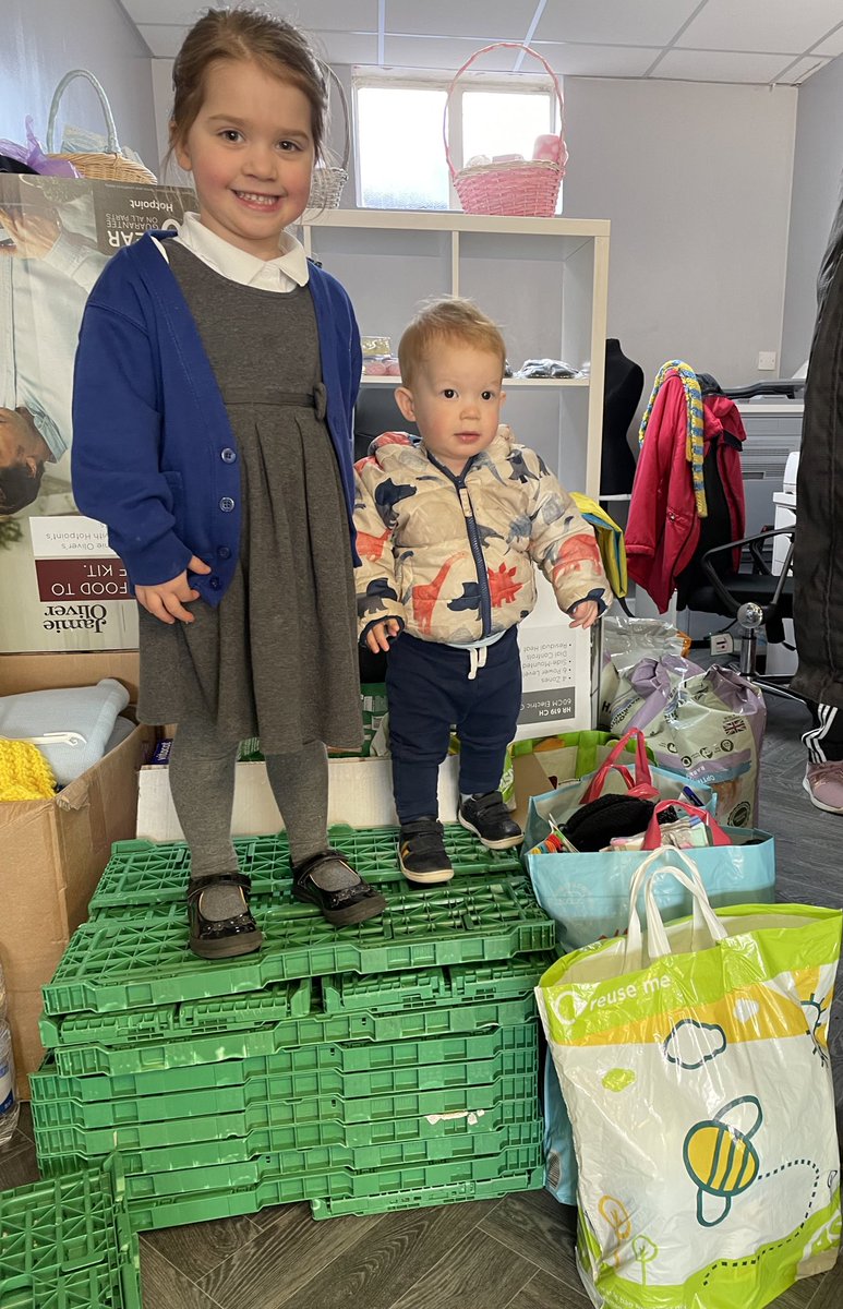 #LENTPLEDGE Doing her bit for the Ukraine, dropping off donations @LangstonePS