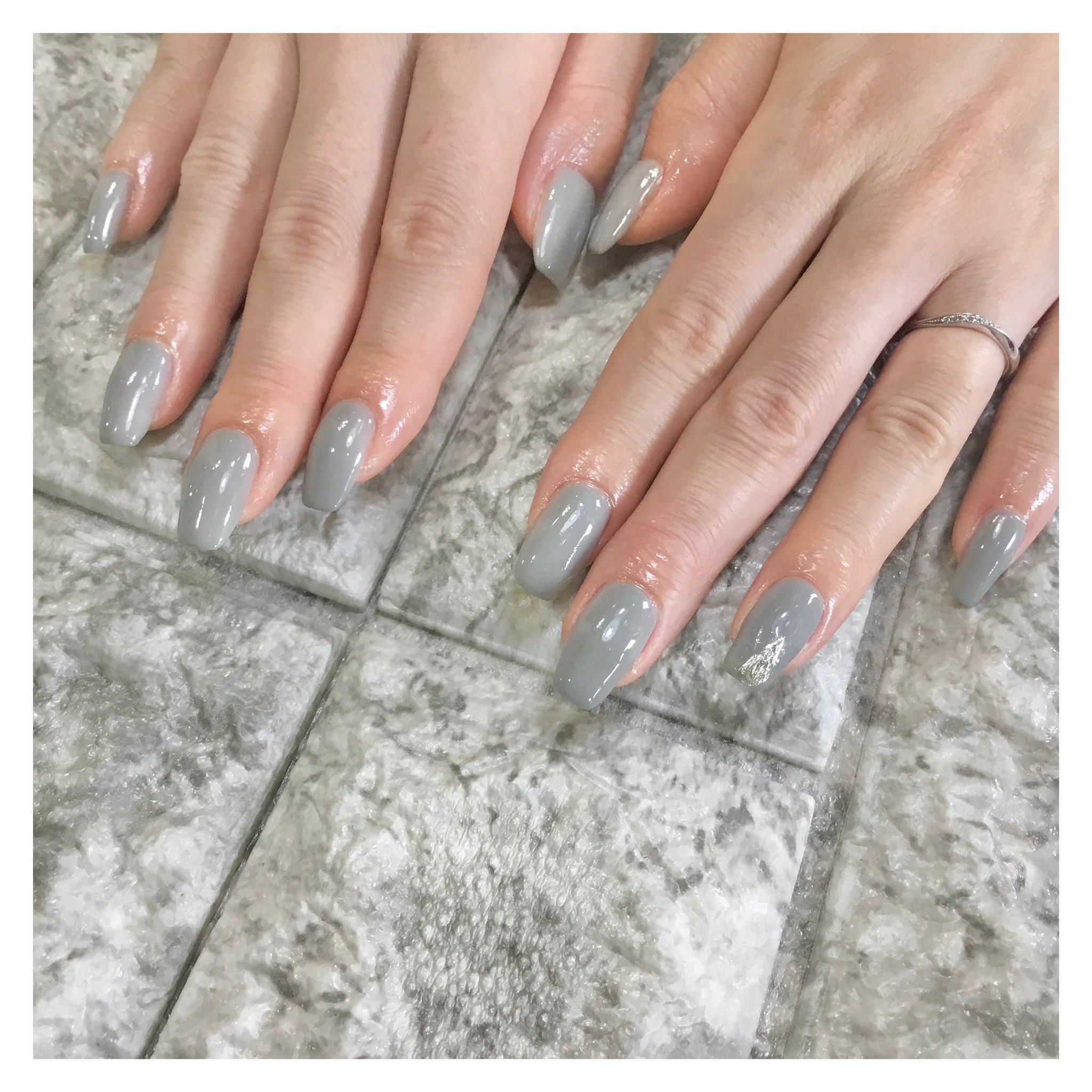 鶴ジェル Kaku Gel Kaku Gelを使用したデザインをご紹介 使用カラー 184 Gray 鶴ジェル Kakugel ジェルネイル ネイルアート カラージェル ネイルデザイン ジェルブランド 秋ネイル 冬ネイル ワンカラーネイル グレーネイル Nails 鶴ジェル Kaku Gel Kaku Gelを使用したデザインをご紹介 使用カラー 184 Gray 鶴ジェル Kakugel ジェルネイル ネイルアート カラージェル ネイルデザイン ジェルブランド 秋ネイル 冬ネイル ワンカラーネイル グレーネイル Nails