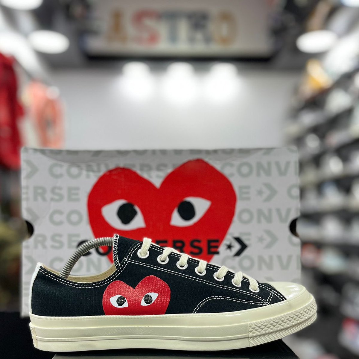 Runway69fits's tweet photo. The Converse x Comme des Garçons PLAY Chuck 70 features classic styling with a playful twist.

Size 40-44
Price: 28000 naira https://t.co/giDV0rDuE8
