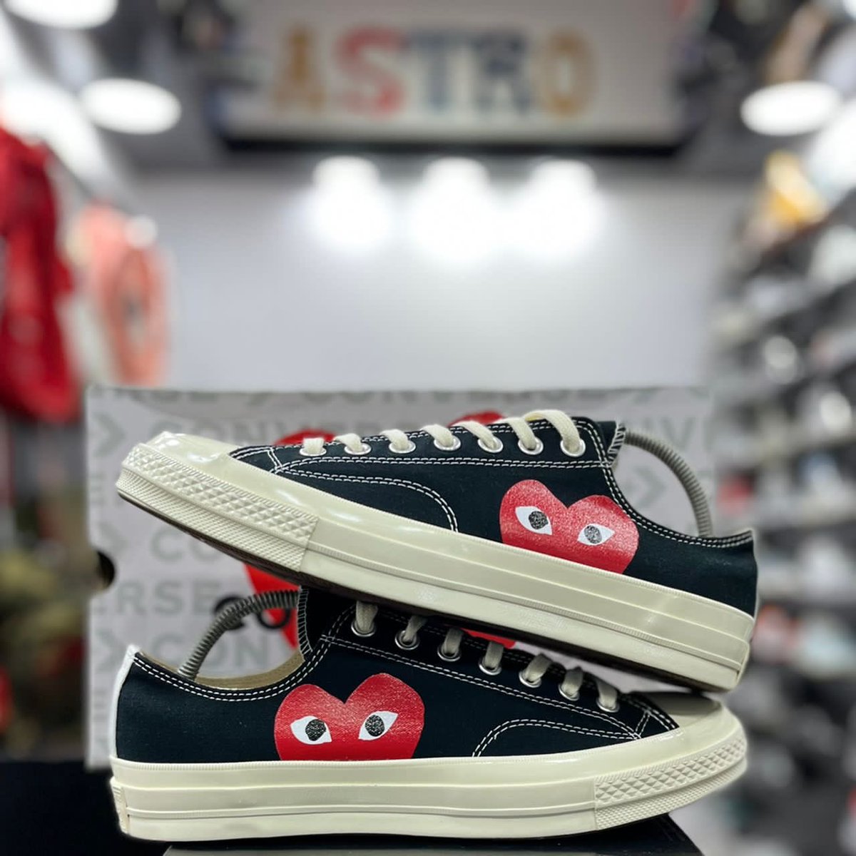 Runway69fits's tweet photo. The Converse x Comme des Garçons PLAY Chuck 70 features classic styling with a playful twist.

Size 40-44
Price: 28000 naira https://t.co/giDV0rDuE8