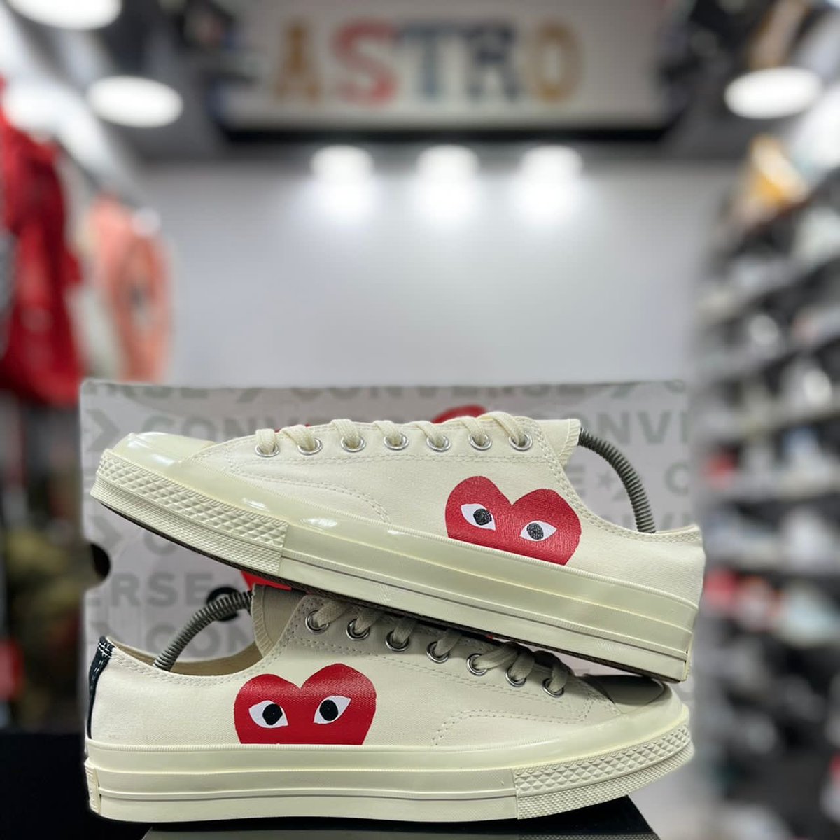 Runway69fits's tweet photo. The Converse x Comme des Garçons PLAY Chuck 70 features classic styling with a playful twist.

Size 40-44
Price: 28000 naira https://t.co/giDV0rDuE8