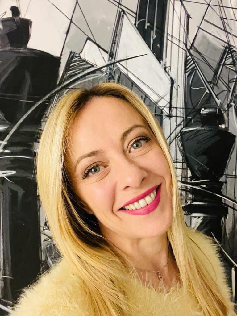 GiorgiaMeloni's tweet photo. Viva le donne libere, forti, coraggiose. Che lottano per i loro sogni. Che nonostante le difficoltà scelgono di diventare mamme e fanno salti mortali per conciliare lavoro e famiglia. Viva le donne autonome e meritevoli.
Non serve una ricorrenza per essere fiere di ciò che siamo. https://t.co/loMPX5uGpB
