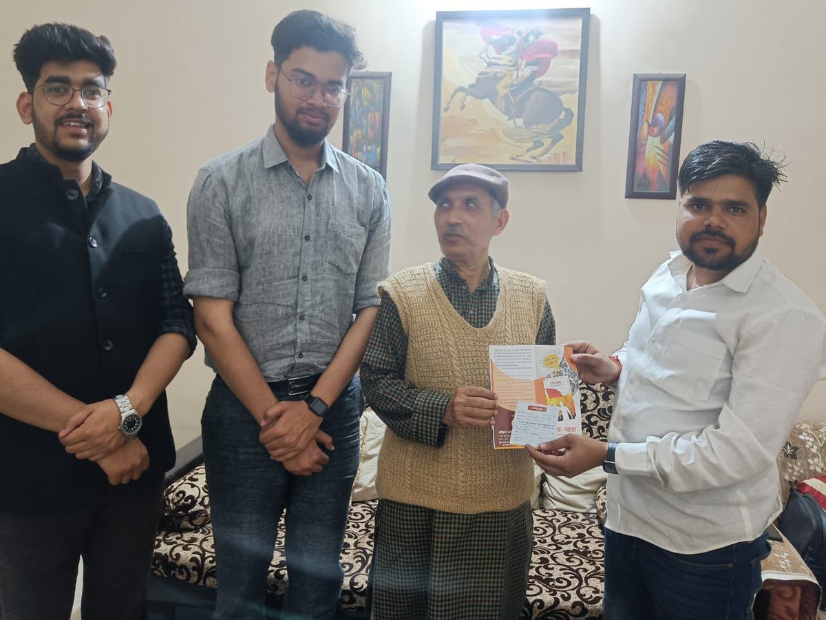 Abvp4Awadh's tweet photo. अभाविप लखनऊ उत्तर के कार्यकर्ताओं द्वारा राष्ट्रधर्म प्रकाशन के निदेशक @manoj_kant जी सहित सम्मानित गणमान्यों का “ध्येय यात्रा (अभाविप की ऐतिहासिक जीवन गाथा)” पुस्तक का अग्रिम पंजीयन किया गया। 
#ABVPDhyeyaYatra https://t.co/v0fgrQ2e4P